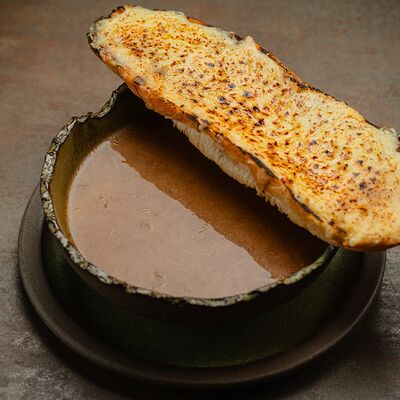 Луковый суп в Хаос гастро особняк по цене 890 ₽