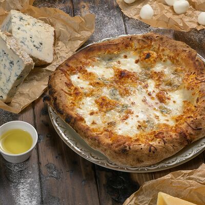 Пицца четыре сыра в Ресторан Мангал по цене 910 ₽