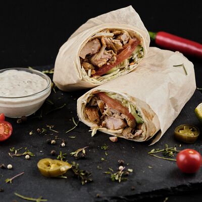 Шаурма Классика с куриным шашлыком в Duner на углях по цене 450 ₽