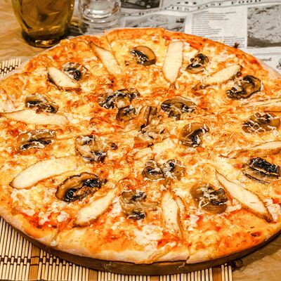 Пицца Курица, грибы, сыр в Гвозди по цене 820 ₽