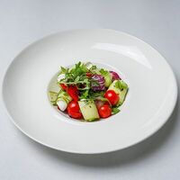 Салат из свежих овощей с муссом из сыра фета и тапенады в Radisson Blu Kaliningrad