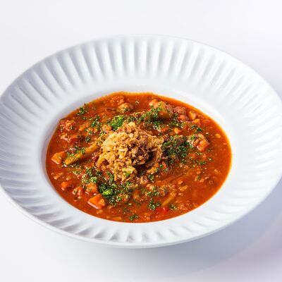 Венгерский гуляш с грудинкой и беконом в Лу по цене 580 ₽