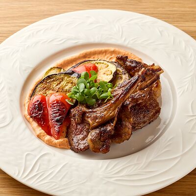 Каре ягненка с овощами Хоровац в Нино по цене 1900 ₽