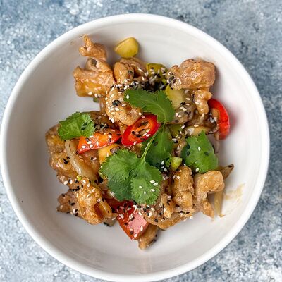 Курица Терияки с овощами и арахисом в Food market skolkovo по цене 590 ₽