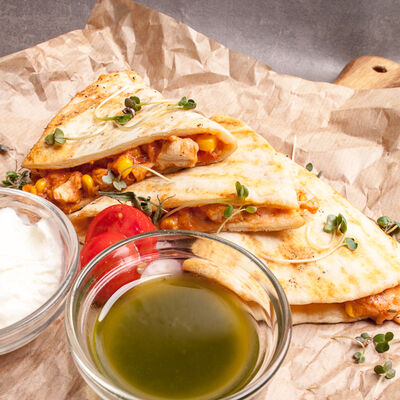 Кесадилья с куриным филе в Марк Твен по цене 280 ₽