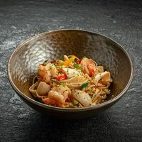 Удон с морепродуктамив Ikigai