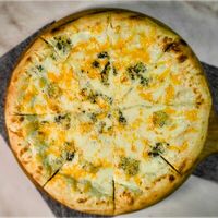 Пицца Четыре сыра (30 см) в Restobar Первый & Ресторан доставки Личный повар