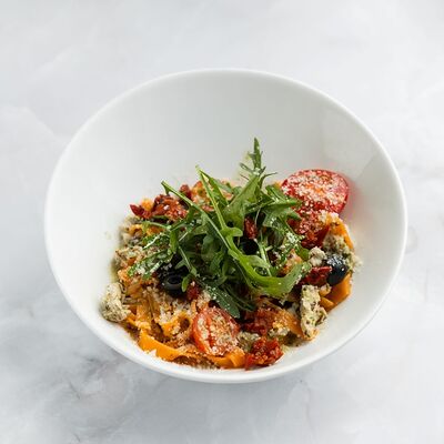 Паста с индейкой и вяленными томатами в Паста-бар Хорошие руки по цене 780 ₽