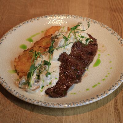 Филе Миньон с драникамив DVOR гриль-бистро по цене 1850 ₽