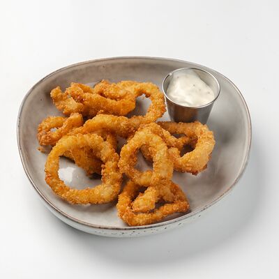 Кольца кальмара с соусом Цезарь в Матрешка по цене 450 ₽