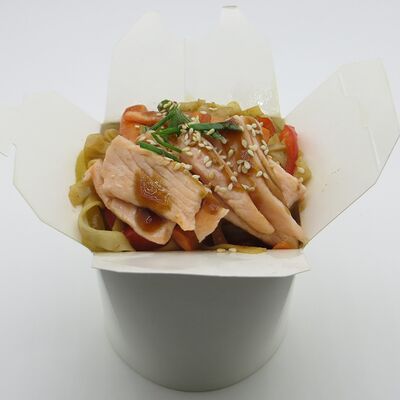 Лапша с лососем в Yoshi по цене 380