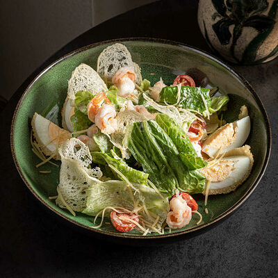 Салат Цезарь с креветками в Качуко по цене 680 ₽