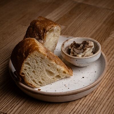 Чиабатта со сливочным маслом и трюфельным ароматом 65гр в Polla Vina по цене 145 ₽