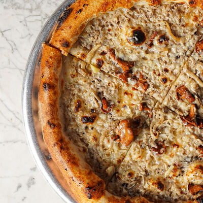 Пицца с белыми грибами, вешенками и трюфелем в Monica по цене 790 ₽