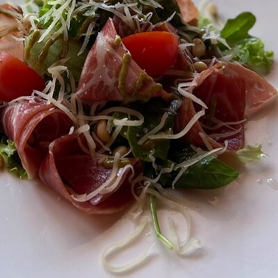 Салат прошутто в Пино по цене 640 ₽
