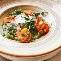 Паппарделле с жареными креветками в шпинатном соусе в Jerome