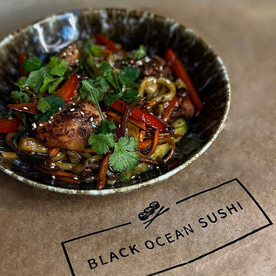 Wok с курицей в Black Ocean Sushi по цене 400 ₽