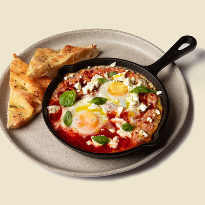 Шакшука с брынзой в Римляне по цене 580 ₽