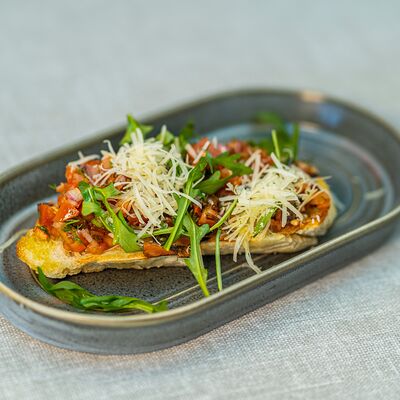 С томатной сальсой и пармезаном в Есть на море по цене 540 ₽