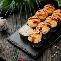 Маки с крабом запеченный в Кухня МОМО