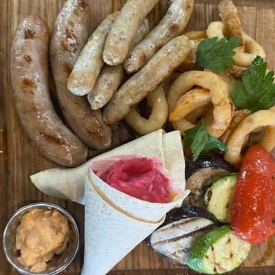 Ассорти немецких колбасок в Пилот по цене 650 ₽