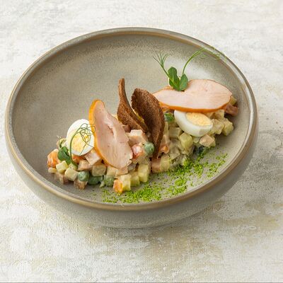 Оливье с куриным филе в На Парах по цене 295