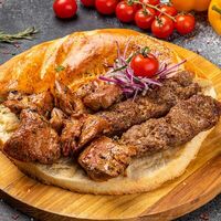 Шашлык в хлебе из телятины с люля-кебабом в Шашлык Хаус GRILL&PIZZA