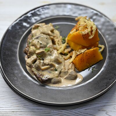 Медальоны из говяжьей вырезки с печеной тыквой в Bucho по цене 1400 ₽