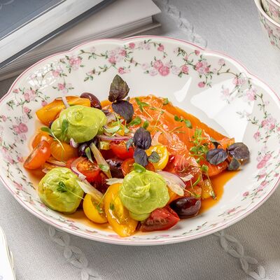 Салат с карельской форелью в Lores по цене 1150 ₽