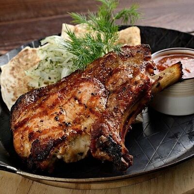 Шашлык из cвинoй корейки на кости в Шашлык Центр на Углях по цене 549 ₽