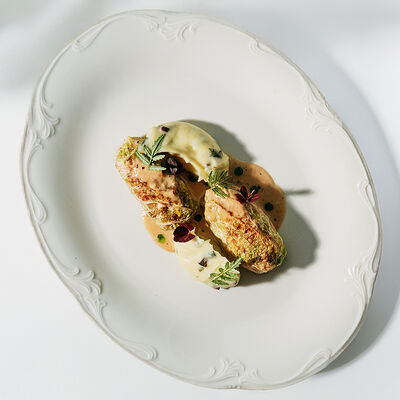 Голубцы из кролика с картофельным пюре и базиликом в Sage по цене 1400 ₽