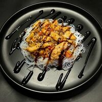Wok с курицей, фунчозой и овощами в соусе терияки в Testoo