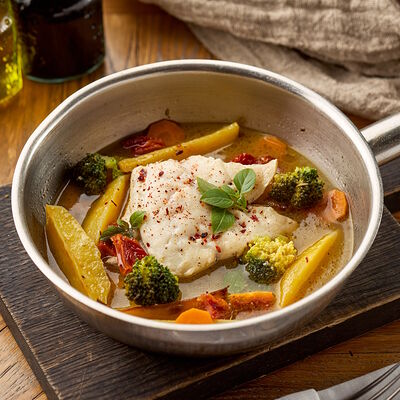 Томленая дорадо с овощами в собственном соку в Сыроварня по цене 1150 ₽