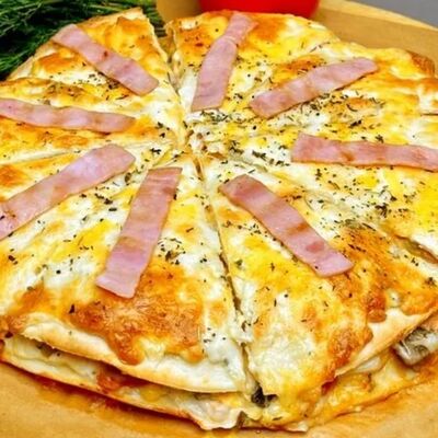 Пицца Ветчина и сырв Мега Cуши по цене 949 ₽