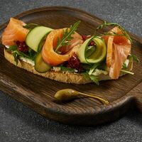 Брускетта с лососем и сыром филадельфия в Колхида Palace