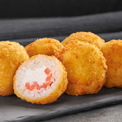 Рисовые шарики с лососем в Суши Мастер по цене 239 ₽