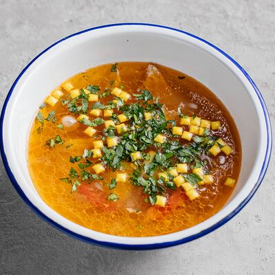 Супчик куриный с нутом и шкедей марак в Easy Hummus по цене 330 ₽