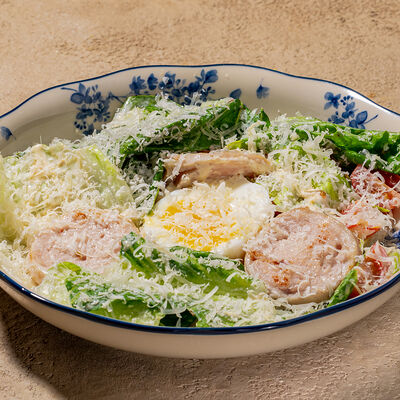 Салат с куриным рулетом в Cafe Sisi по цене 760 ₽