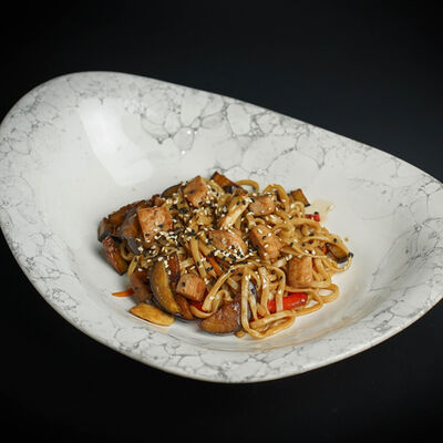 Лапша удон с тунцом в My Food по цене 340 ₽