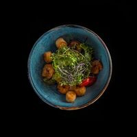 Теплый салат с морепродуктами в Шерали