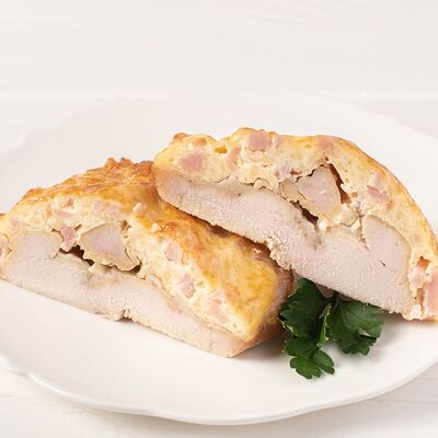 Отбивные из индейки с ветчиной и сыромв Бахетле по цене 371 ₽