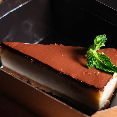 Чизкейк из белого шоколада в Капуцин Кирова по цене 360 ₽