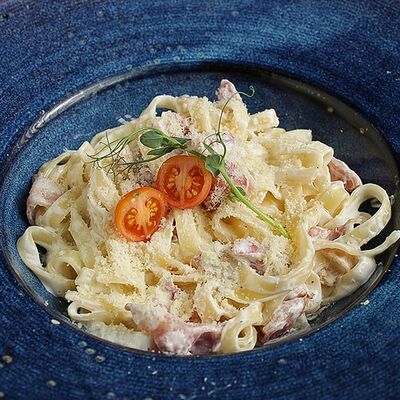 Паста Карбонара в FRIENDLOUNGE по цене 490 ₽