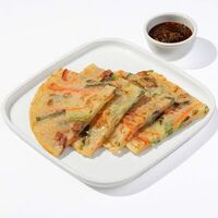 Блины Хемуль паджон с морепродуктами в Kimbox - Корейская кухня