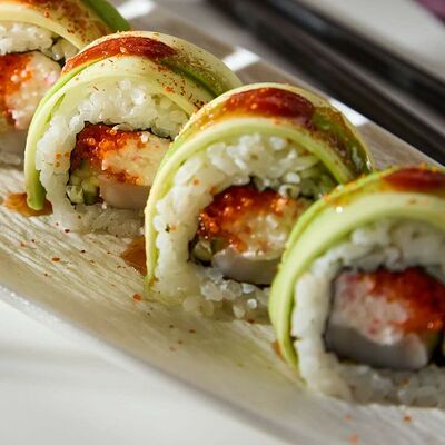 Ролл зеленый дракон с гребешком в Качуко по цене 660 ₽