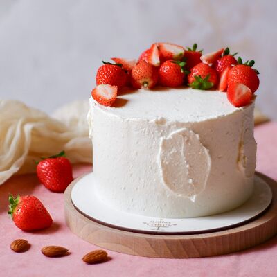 ПП-Торт Клубника-Миндаль без сахара и глютенав Co'Zona по цене 4950 ₽