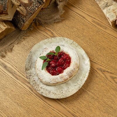 Ватрушка с клубникой в Печь по цене 250 ₽