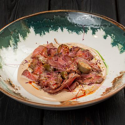 Телятина тоннато в Паб Мира по цене 640 ₽