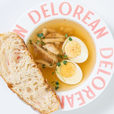 Куриный бульон с яйцом и куриным филе в Delorean по цене 250 ₽