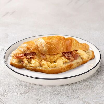 Круассан Английский завтрак с беконом и яйцом в Шоколадница по цене 460 ₽